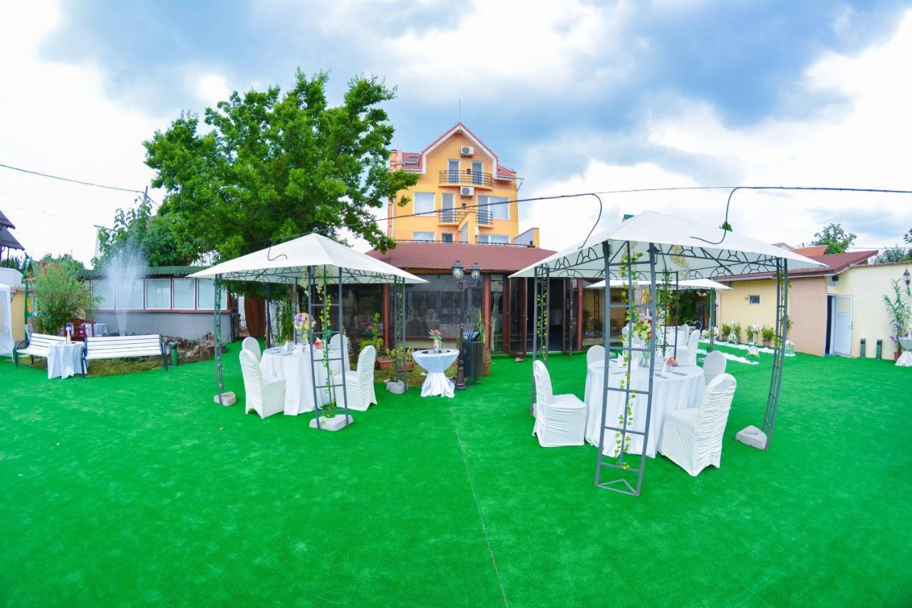 Pensiune Valentina Hotel รึมนิคูวัลเจีย ภายนอก รูปภาพ