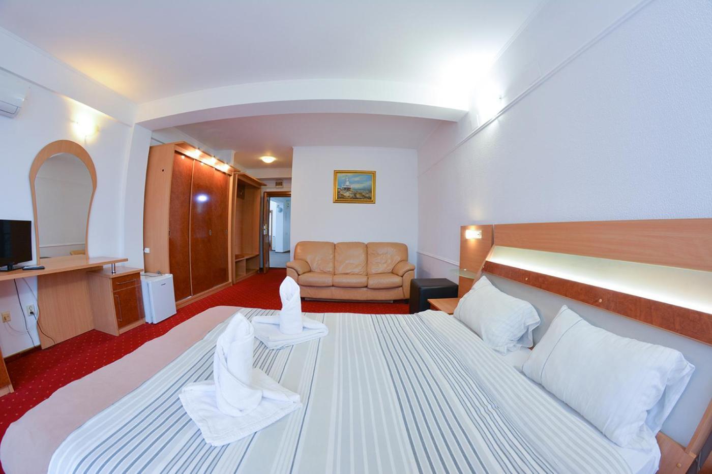 Pensiune Valentina Hotel รึมนิคูวัลเจีย ภายนอก รูปภาพ