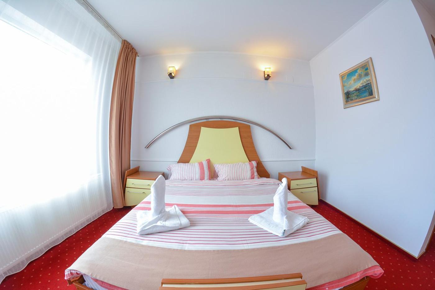 Pensiune Valentina Hotel รึมนิคูวัลเจีย ภายนอก รูปภาพ