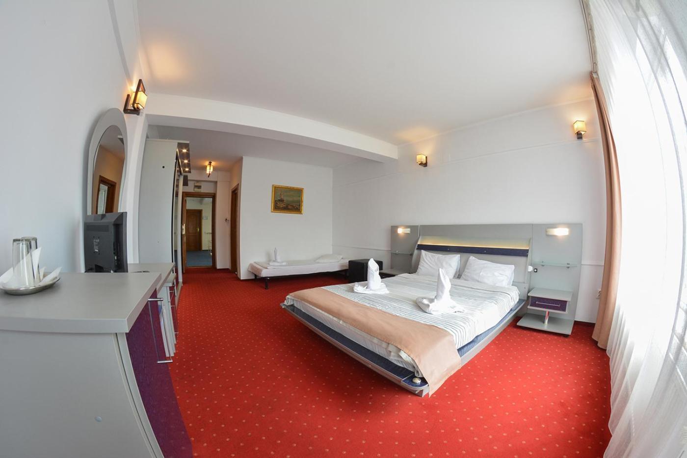 Pensiune Valentina Hotel รึมนิคูวัลเจีย ภายนอก รูปภาพ