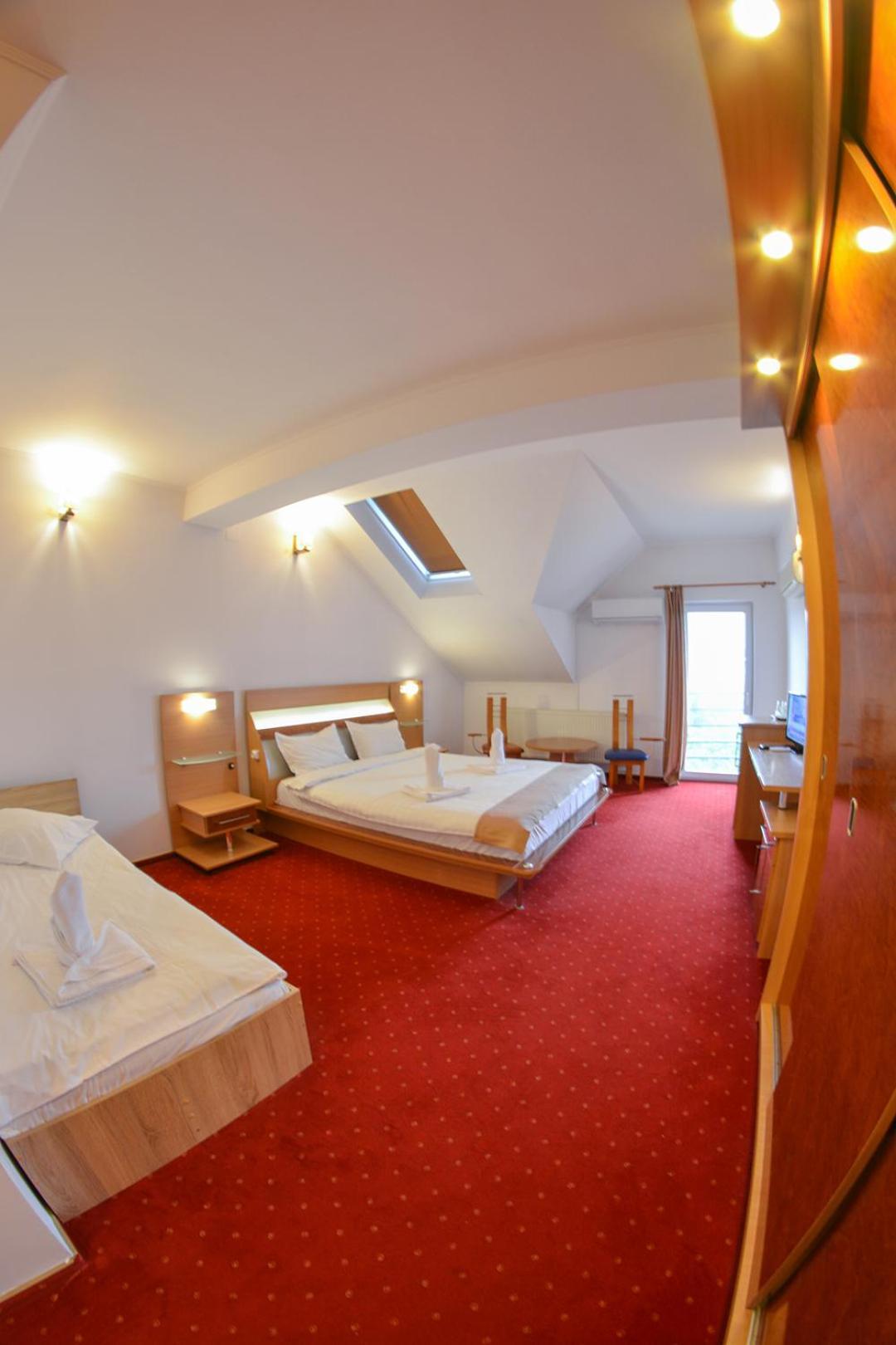 Pensiune Valentina Hotel รึมนิคูวัลเจีย ภายนอก รูปภาพ