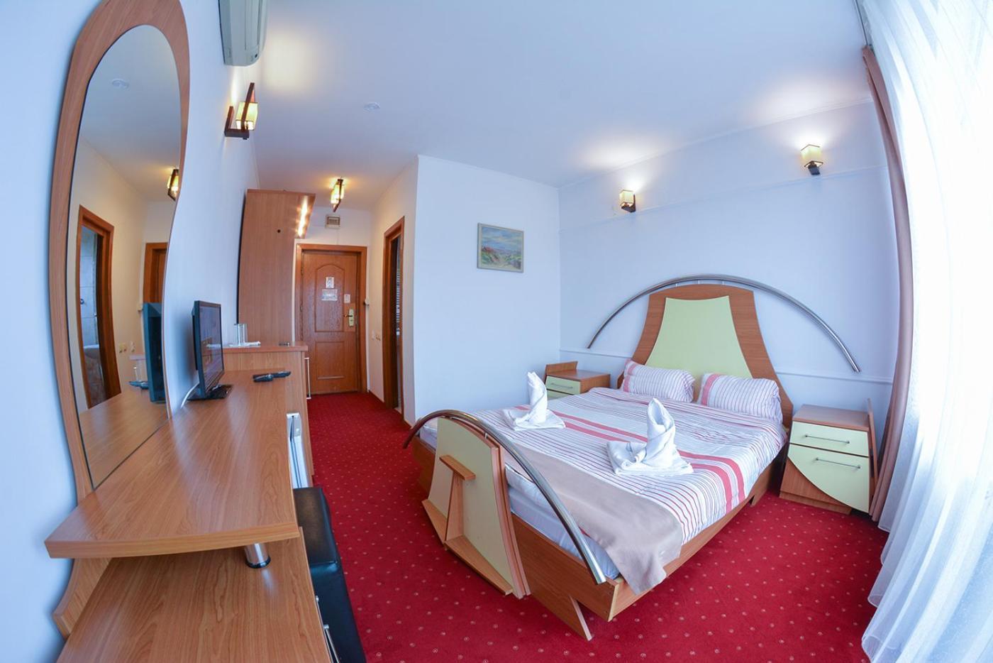 Pensiune Valentina Hotel รึมนิคูวัลเจีย ภายนอก รูปภาพ