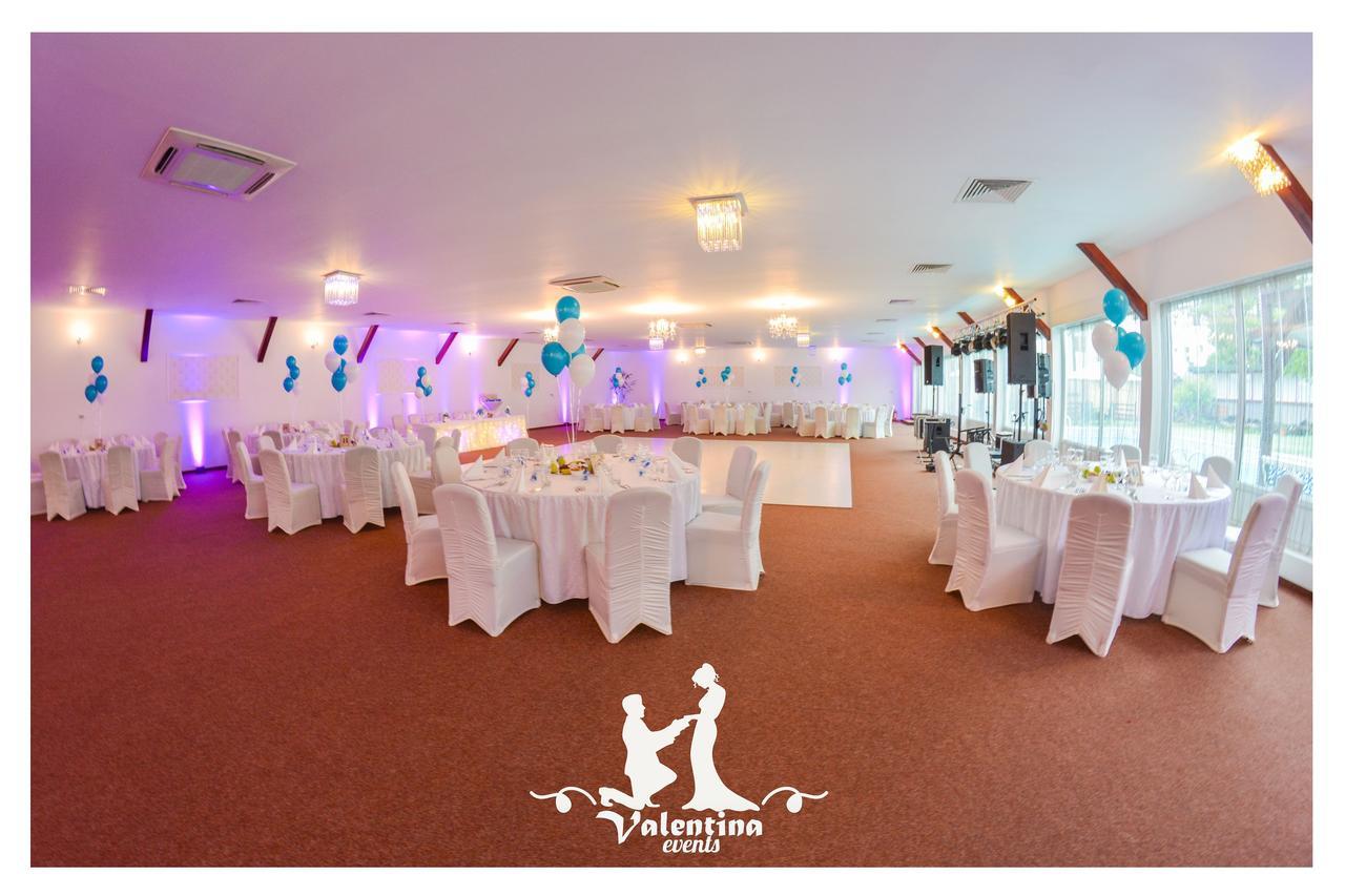 Pensiune Valentina Hotel รึมนิคูวัลเจีย ภายนอก รูปภาพ