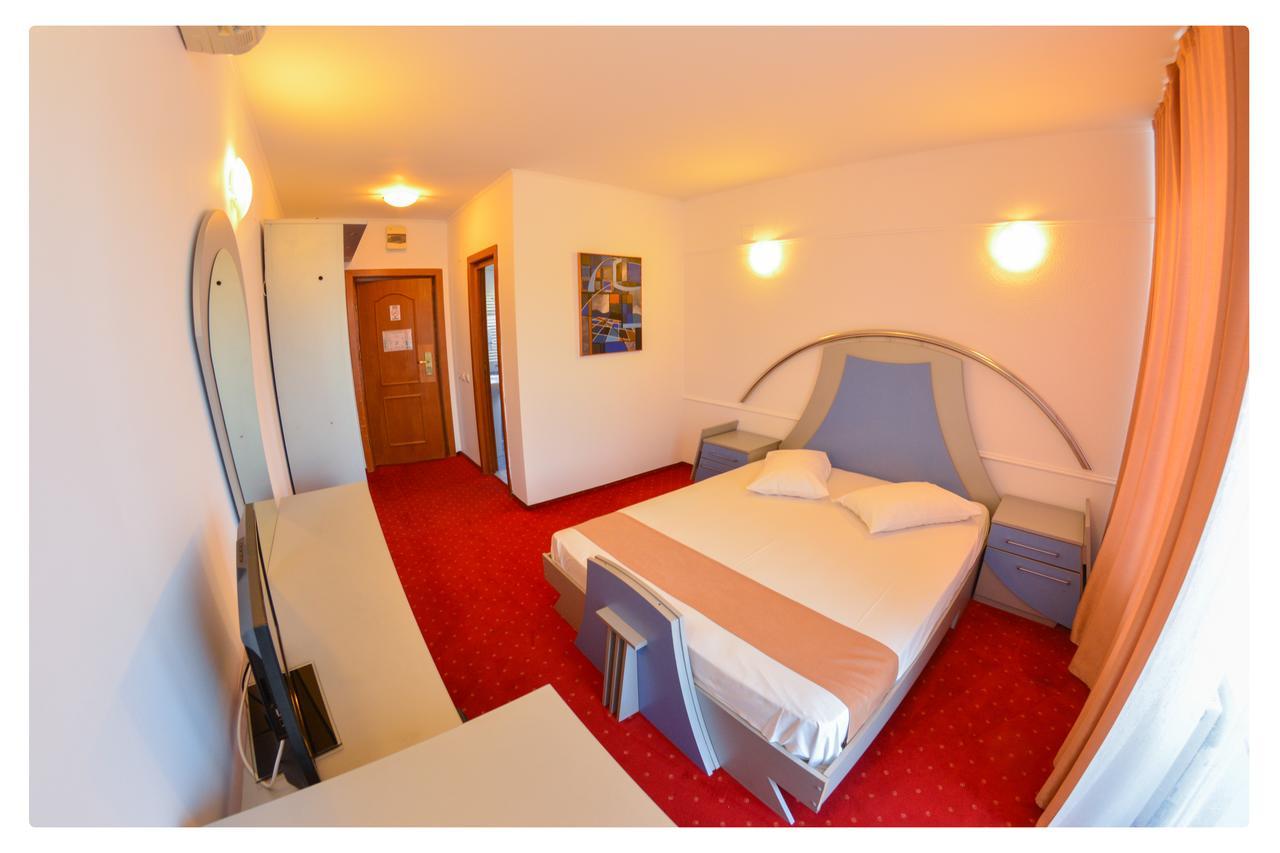 Pensiune Valentina Hotel รึมนิคูวัลเจีย ภายนอก รูปภาพ