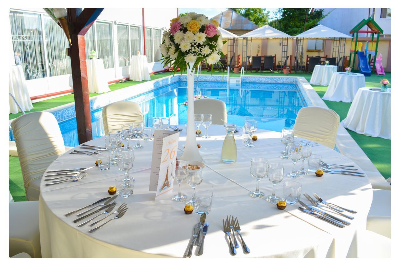 Pensiune Valentina Hotel รึมนิคูวัลเจีย ภายนอก รูปภาพ