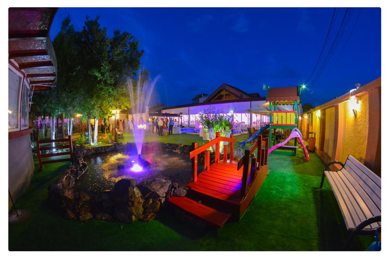 Pensiune Valentina Hotel รึมนิคูวัลเจีย ภายนอก รูปภาพ