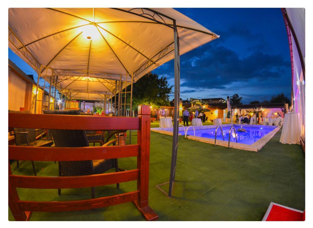 Pensiune Valentina Hotel รึมนิคูวัลเจีย ภายนอก รูปภาพ